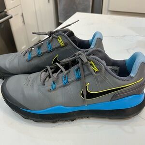 Tiger Woods soft spike golf shoes 11